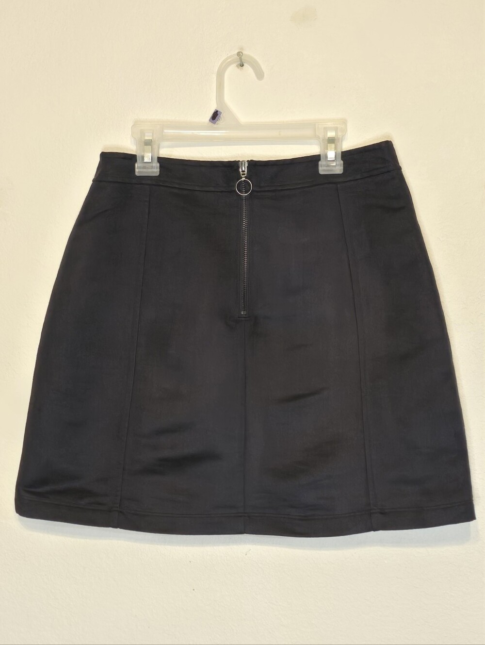 Old Navy Black Faux Suede A-Line Mini Skirt Front Patch Pockets Zip Back - Picture 3 of 7